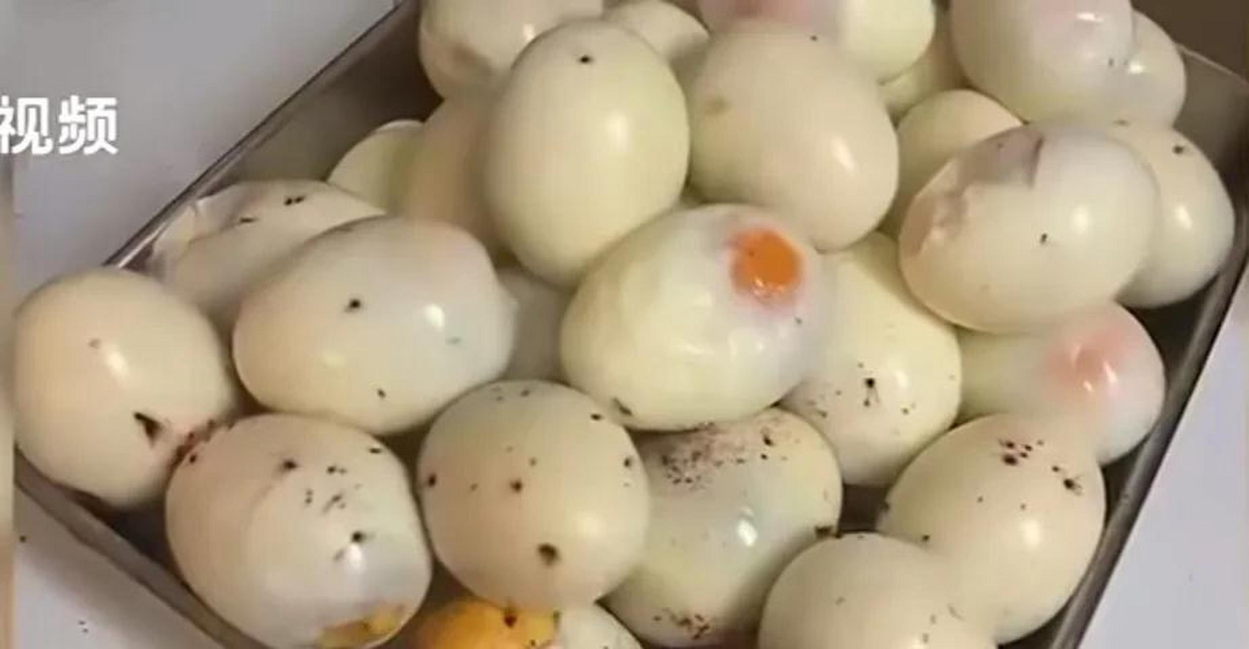 外卖店被曝使用变质肉做卤味市监局介入# 变质食物还卖给食客吃,这个