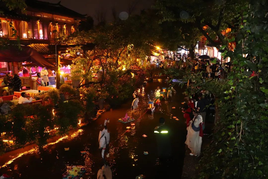 丽江古城:盏盏河灯 遥寄相思