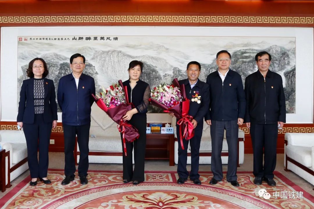 汪建平会见劳模马小利