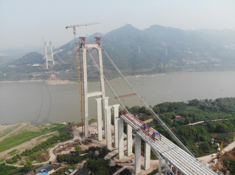合璧津高速公路控制性工程油溪长江大桥主缆架设完成