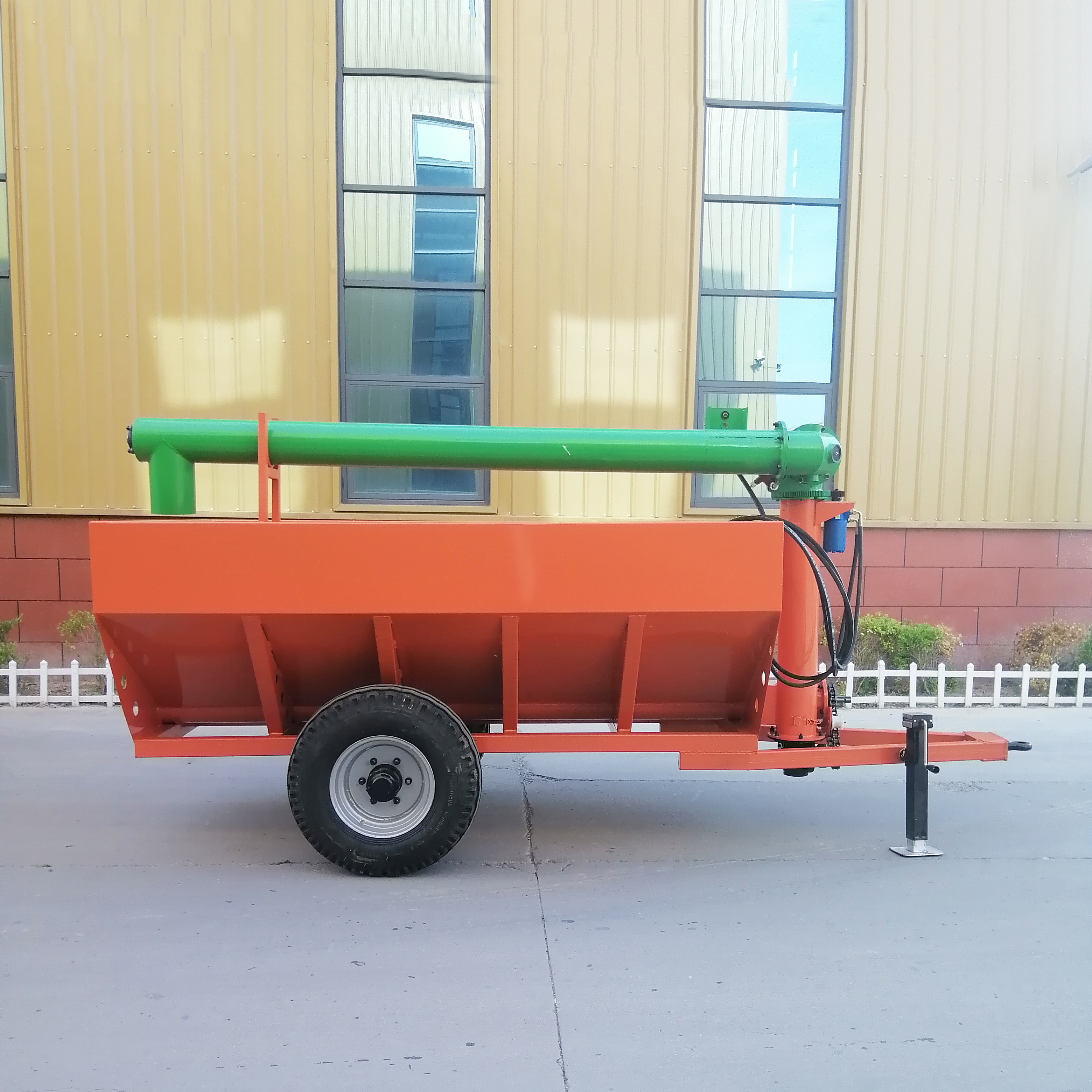 高炮运粮加肥机 粮食转运车 省时省力省人工