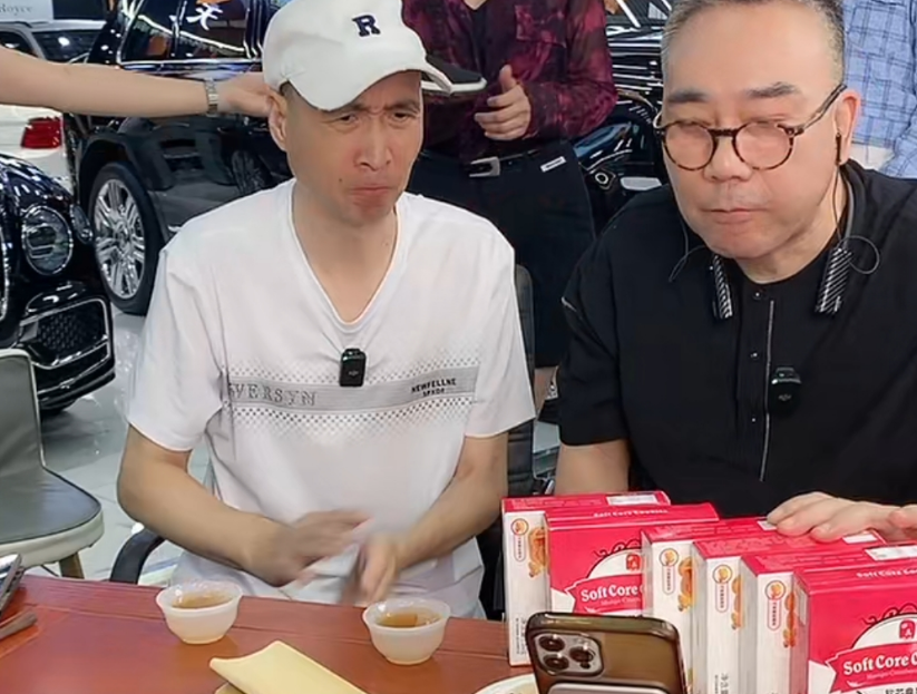 杨仪韩兆冰释前嫌,合体搞直播带货,一唱一和默契不减当年