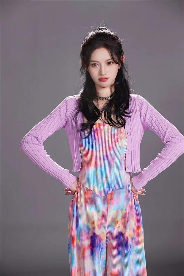 许若彤主演新剧《你好啊,生活》开机 新角色备受期待!