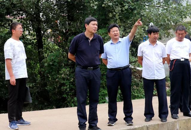 朱家灿到田坝 羊场检查革香河流域(宣威段)环境污染整治工作