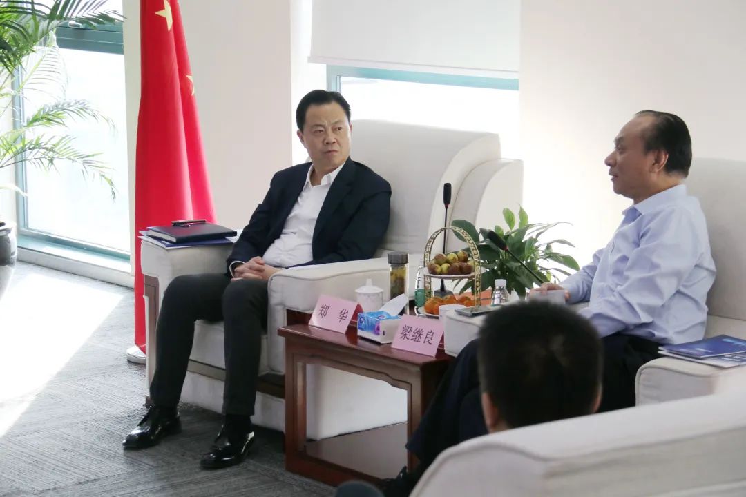 内江高新区党工委书记郑华率队调研优炫软件