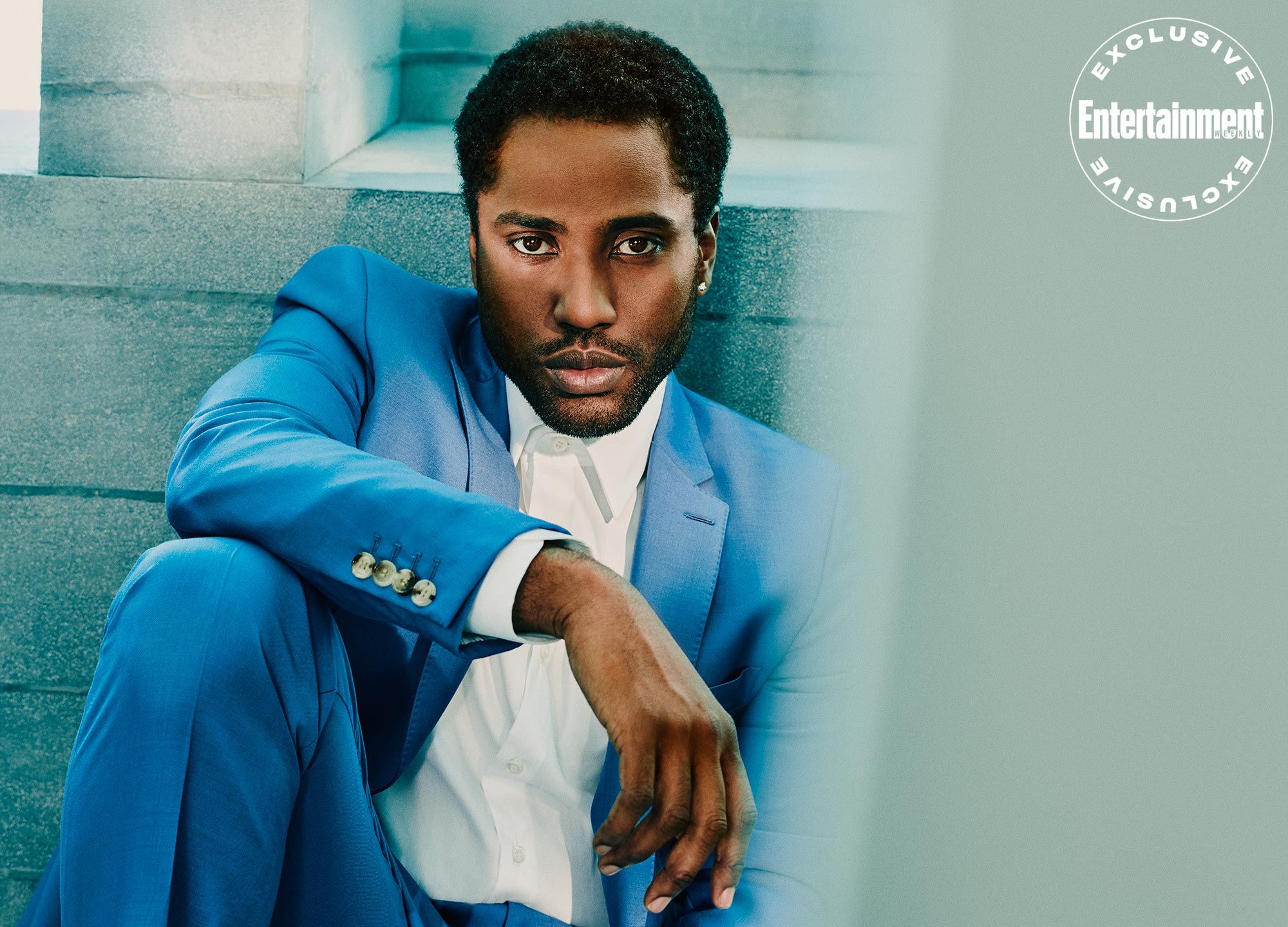 《信条》里的约翰·大卫,曾经只想"摆脱"他那有名的父亲丨人物