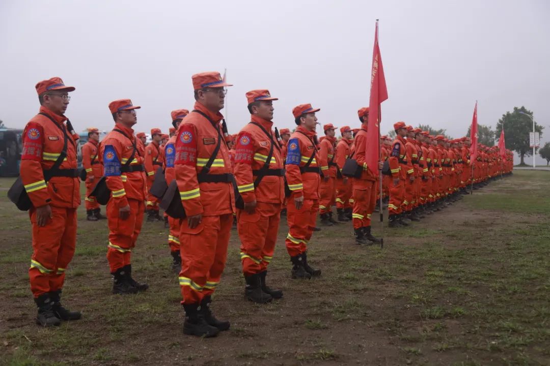 福建省森林消防总队组织开展2024年野外驻训暨一季度首长机关训练
