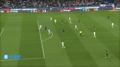 法甲巴黎主场0-0洛里昂比赛焦点瞬间_法甲彩经：白堡主场难胜 里昂闷战大巴黎_姆巴佩看台笑容分析