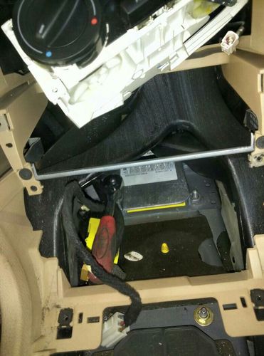 大众迈腾电脑板放在哪里