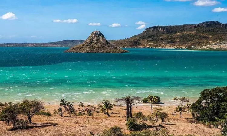 马达加斯加岛东部热带雨林气候的成因