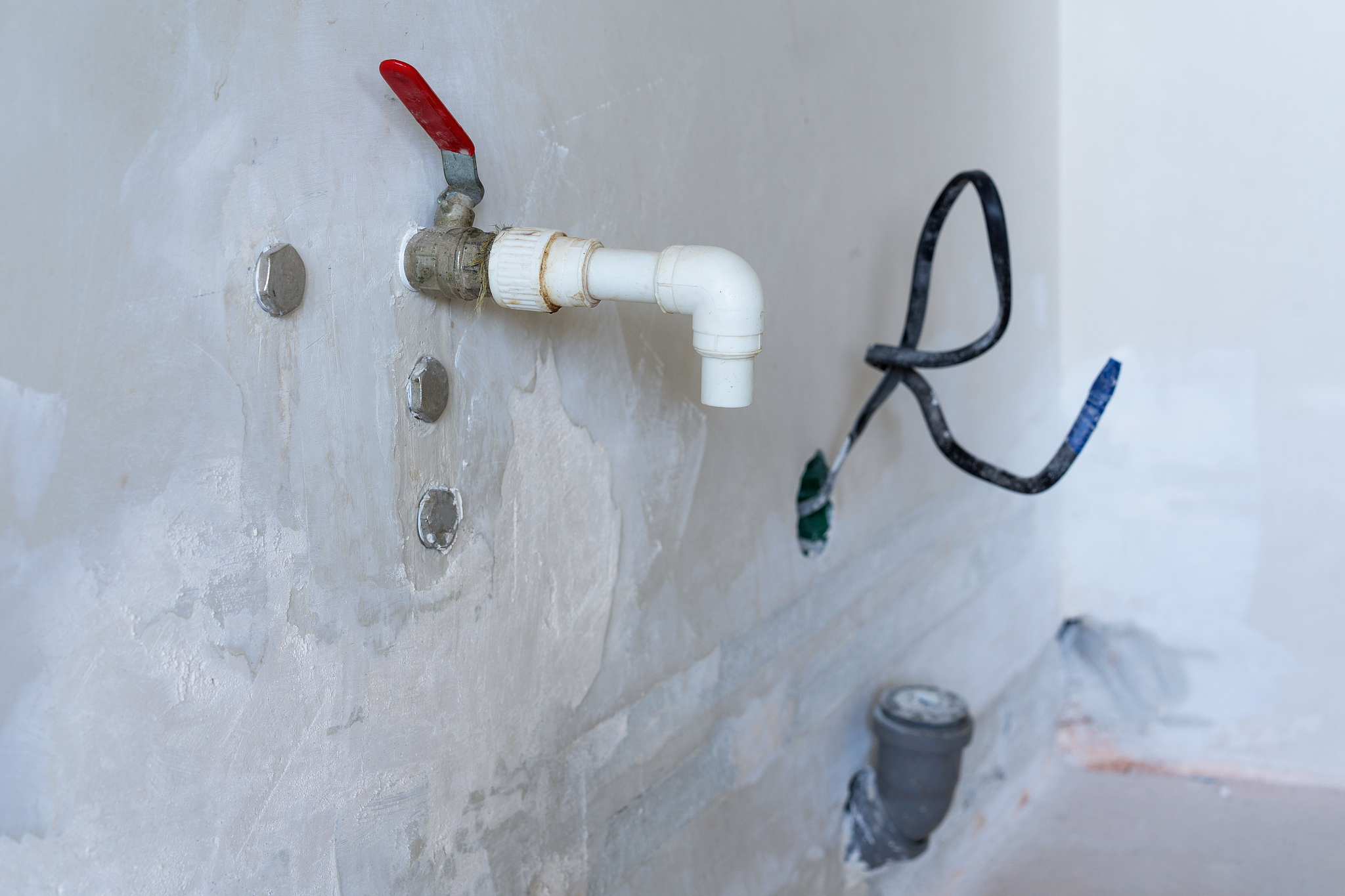 家里进水管冻了怎么办?屋子里水管冻了怎么办