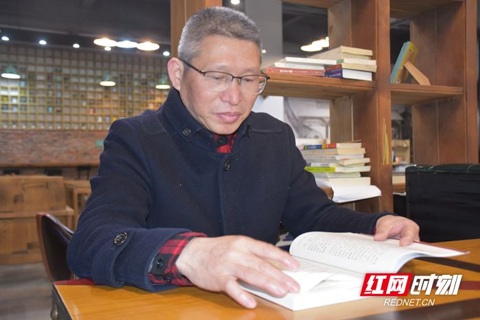 红网专访|邓建伟:发掘雷锋精神的育人价值 让信仰之光照亮青年未来