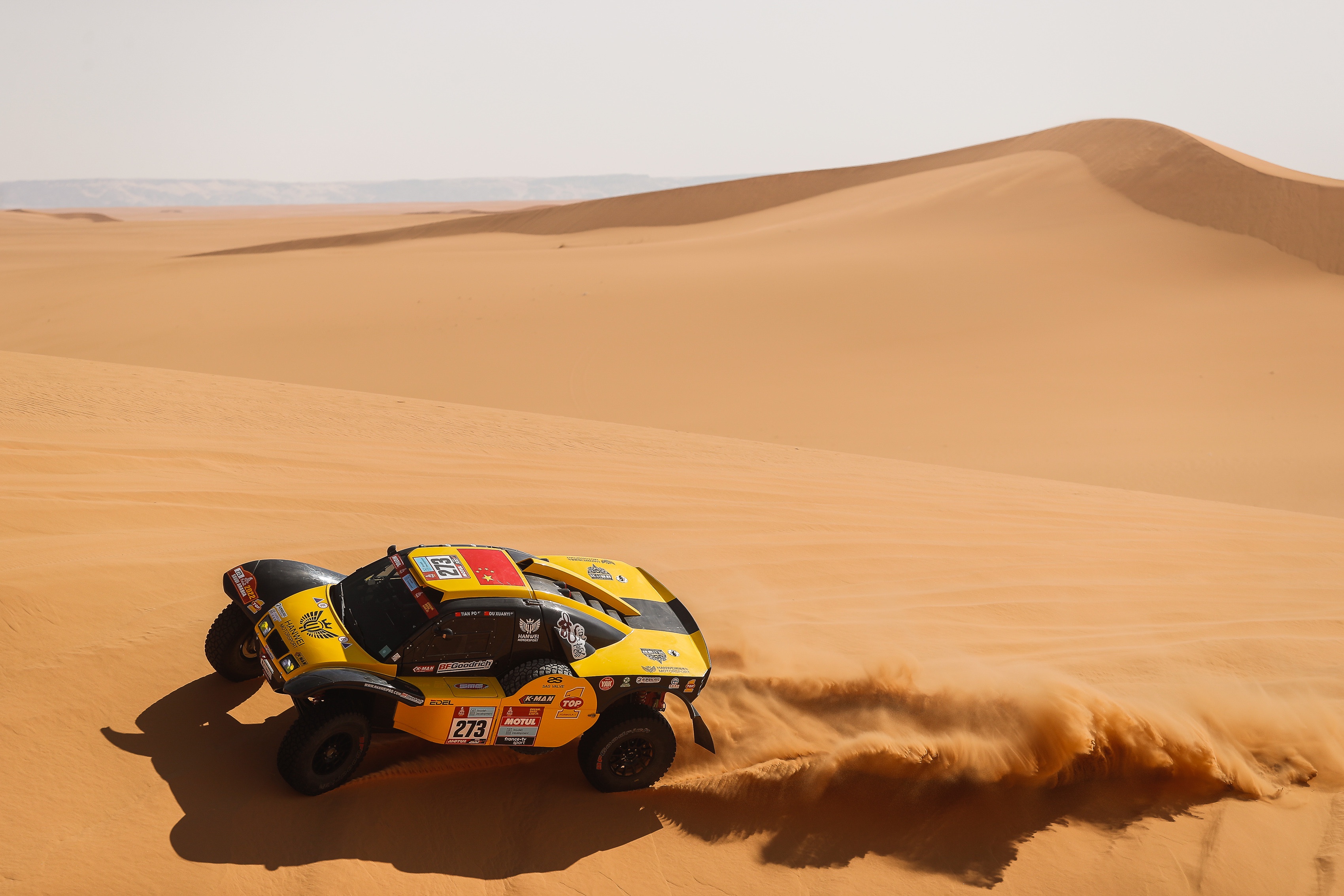 (体育·图文互动)赛车——第44届达喀尔拉力赛在沙特收官 中国搭档位