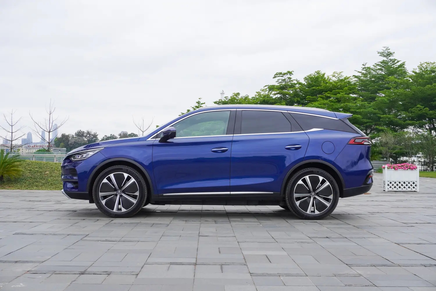 全新比亚迪唐ev实车公布,30万级的性能与豪华