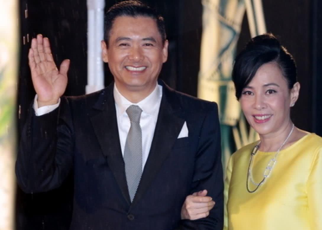 周润发靠一招追到发嫂,结婚35年成最强模范夫妇