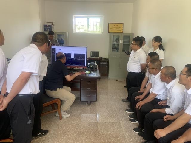 廖泉水管所一行到高台县友联灌区观摩智慧水务平台运行情况