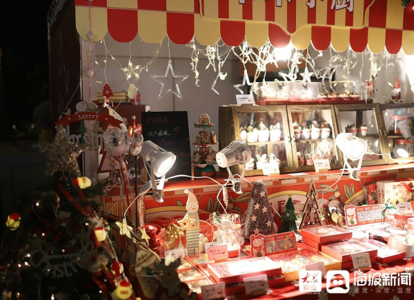 青岛:月亮市集举行 吸引市民前往