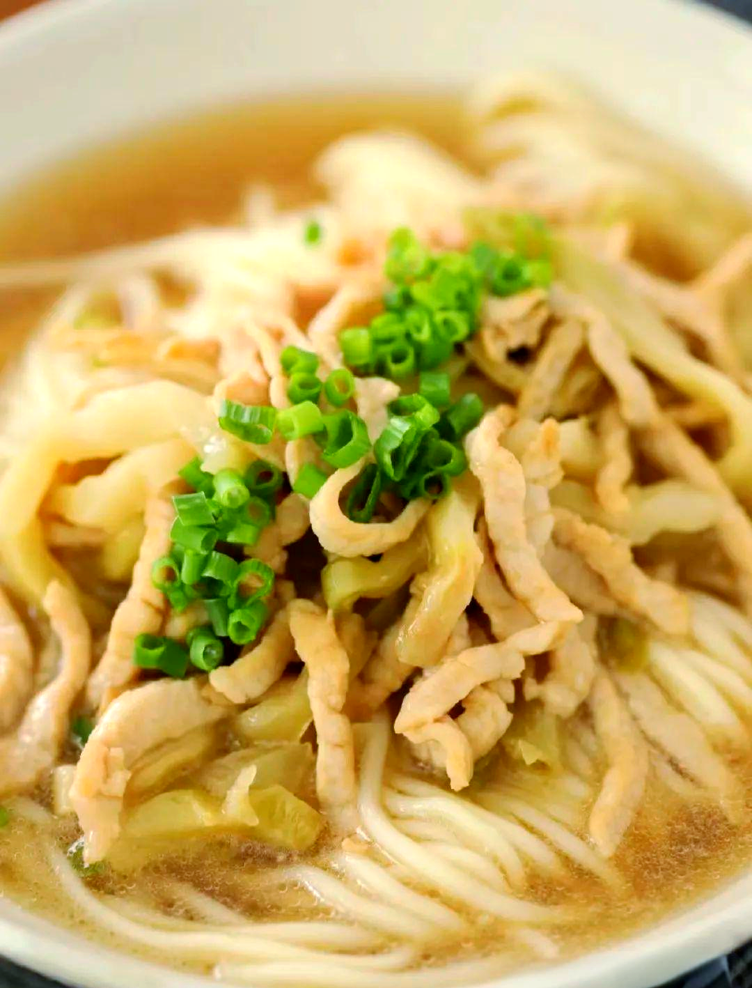 榨菜肉丝面:美味与营养的完美结合,让你尽享双重盛宴!