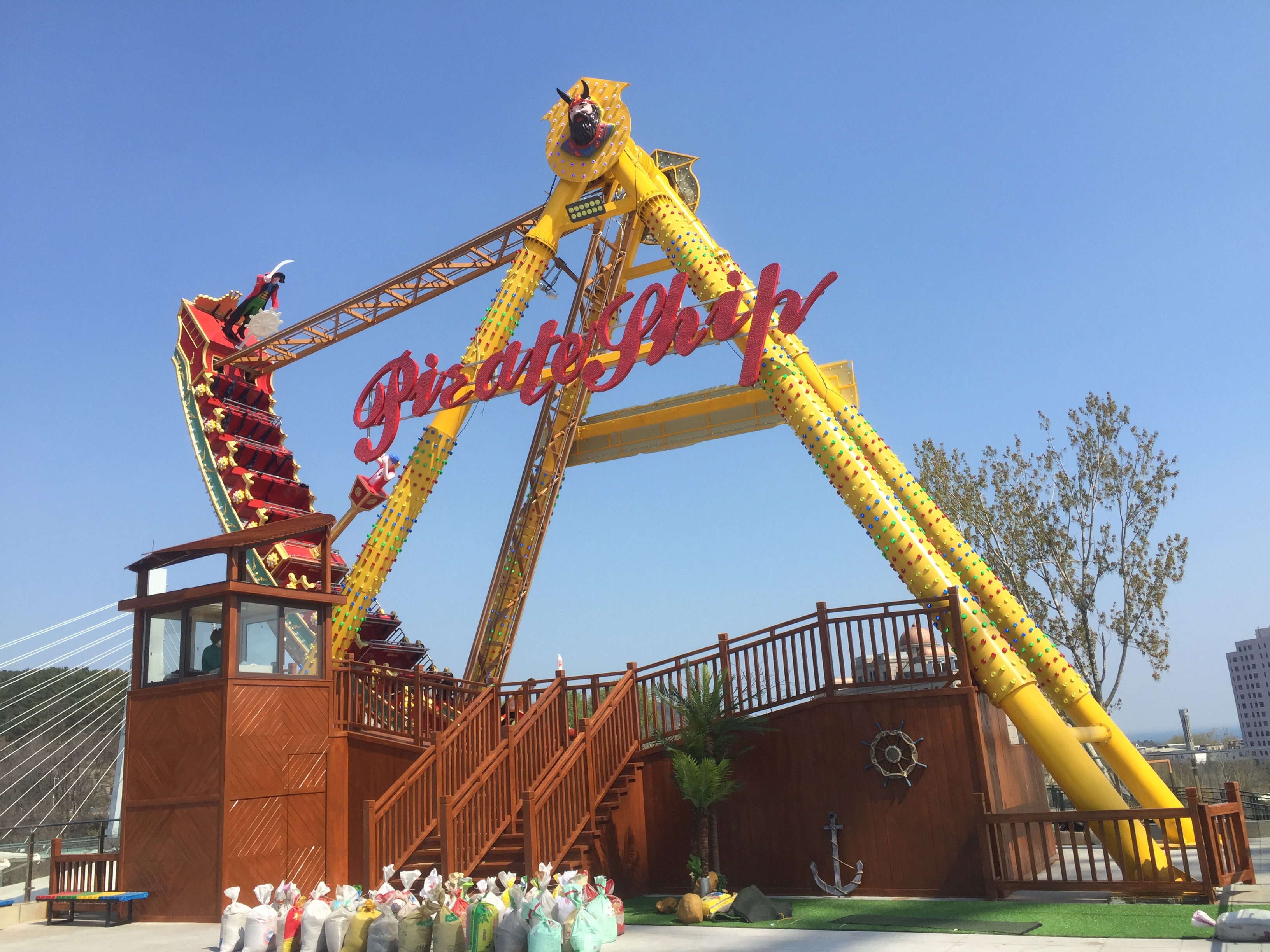 海盗船游乐设施多样,看看厂家怎么说