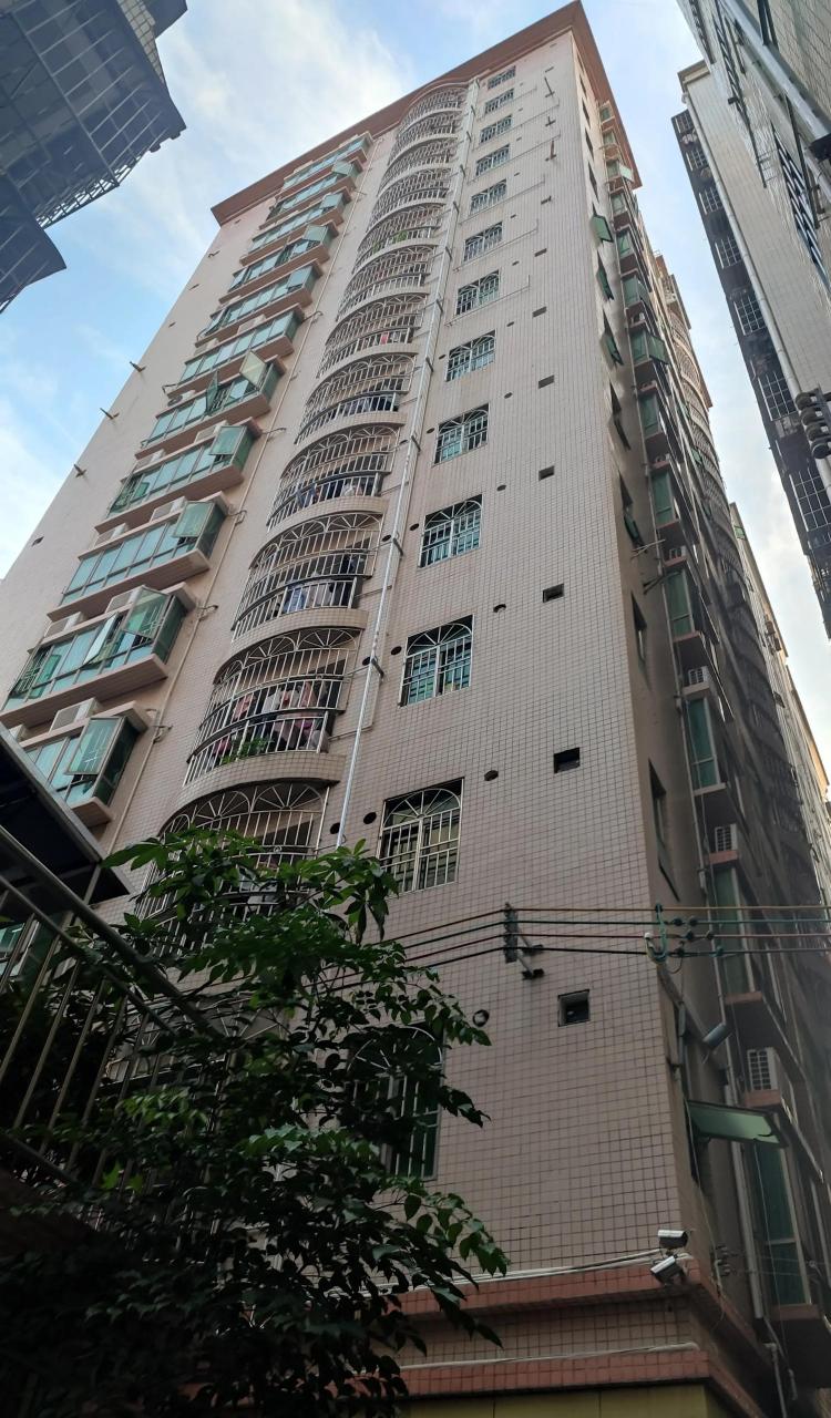 深圳城中村本地人自建房 仅靠一二楼收租就可以 养活一家人 加上三楼