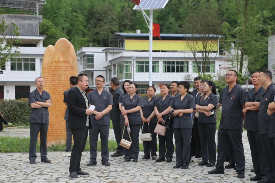 印江,思南兩法院赴木黃鎮開展主題黨日聯學活動