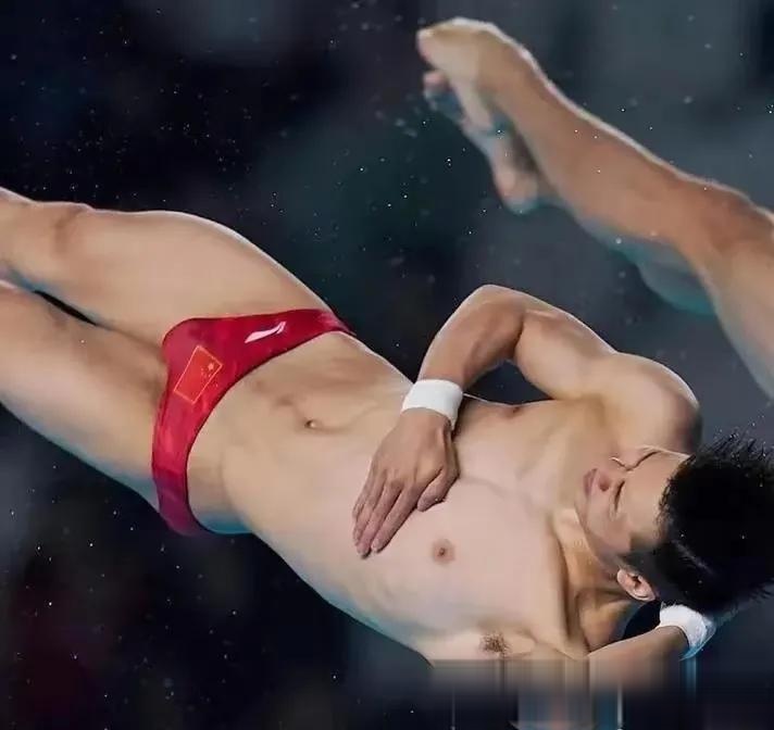 跳水王子陈艾森,用实力与颜值征服全球粉丝的心!