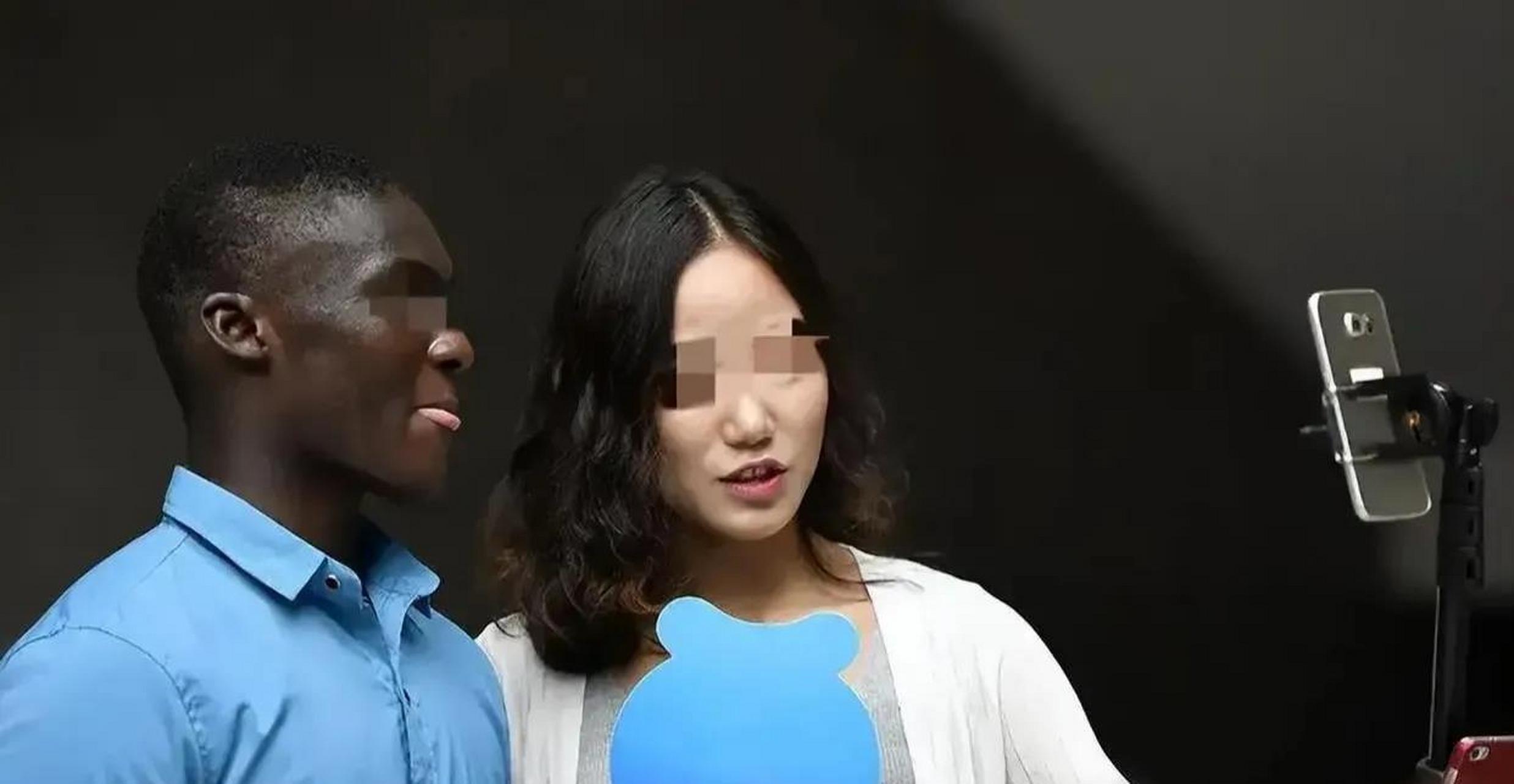 一女子出轨黑人健身教练,被丈夫抓个正着,随后,她的丈夫向有关部门