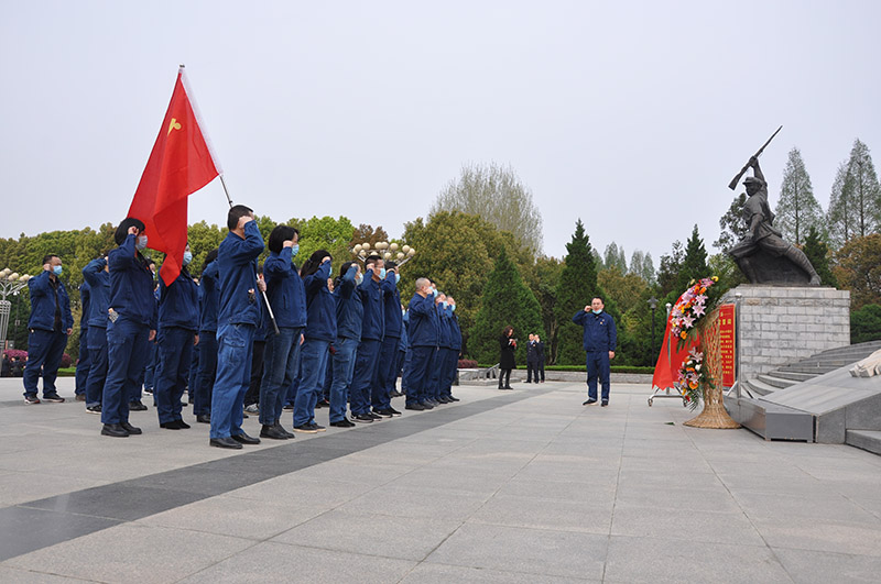 湖北中烟红安卷烟厂清明时节祭英烈