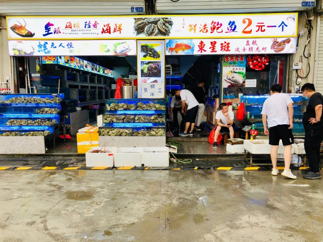 郑州海鲜市场节前两重天:贝类断货,鱼虾暴跌
