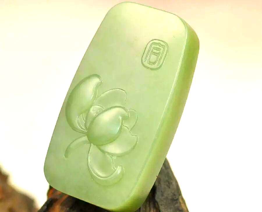 翡翠百合花:传统与时尚的融合与共鸣