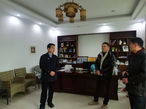 市委党校(阜阳行政学院)常务副校长朱洪亮走访慰问企业困难职工