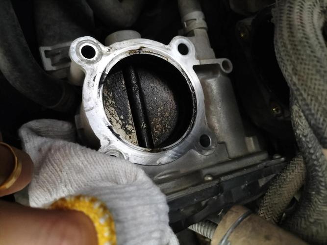 节气门清洗后油耗高的吓人,节气门积碳多了的症状有哪些