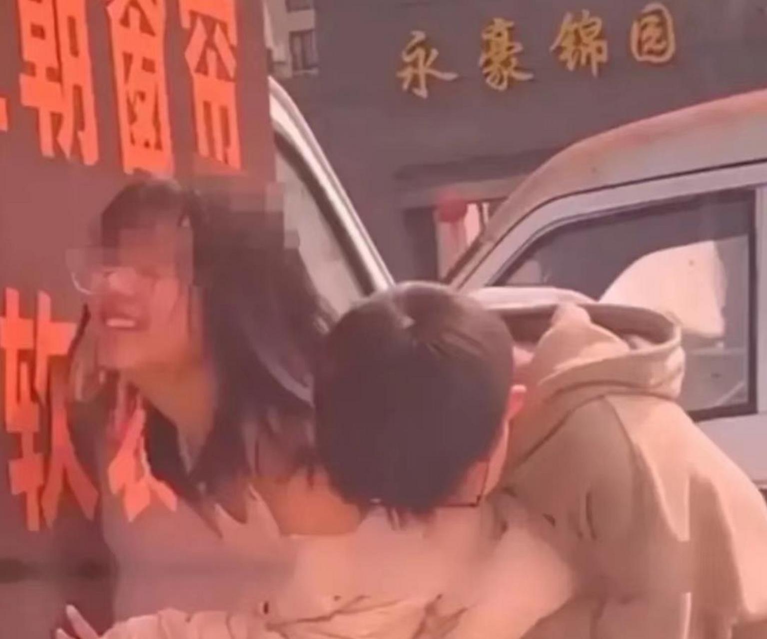 浙江温州一对中学情侣的不雅视频实在令人脸红羞耻,现在的学生到底