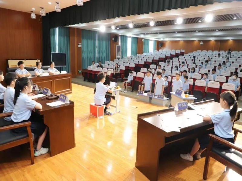 松门三小开展"博雅少年法学堂"之模拟法庭活动