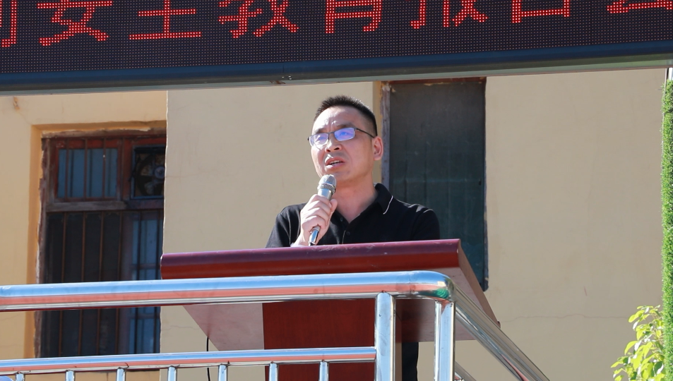 明港四中召开秋季开学典礼暨法制安全教育报告会