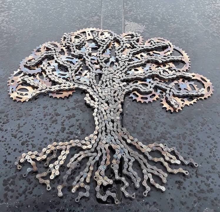 以大自然为灵感,艺术家将废旧的自行车链条变成壮观的金属雕塑