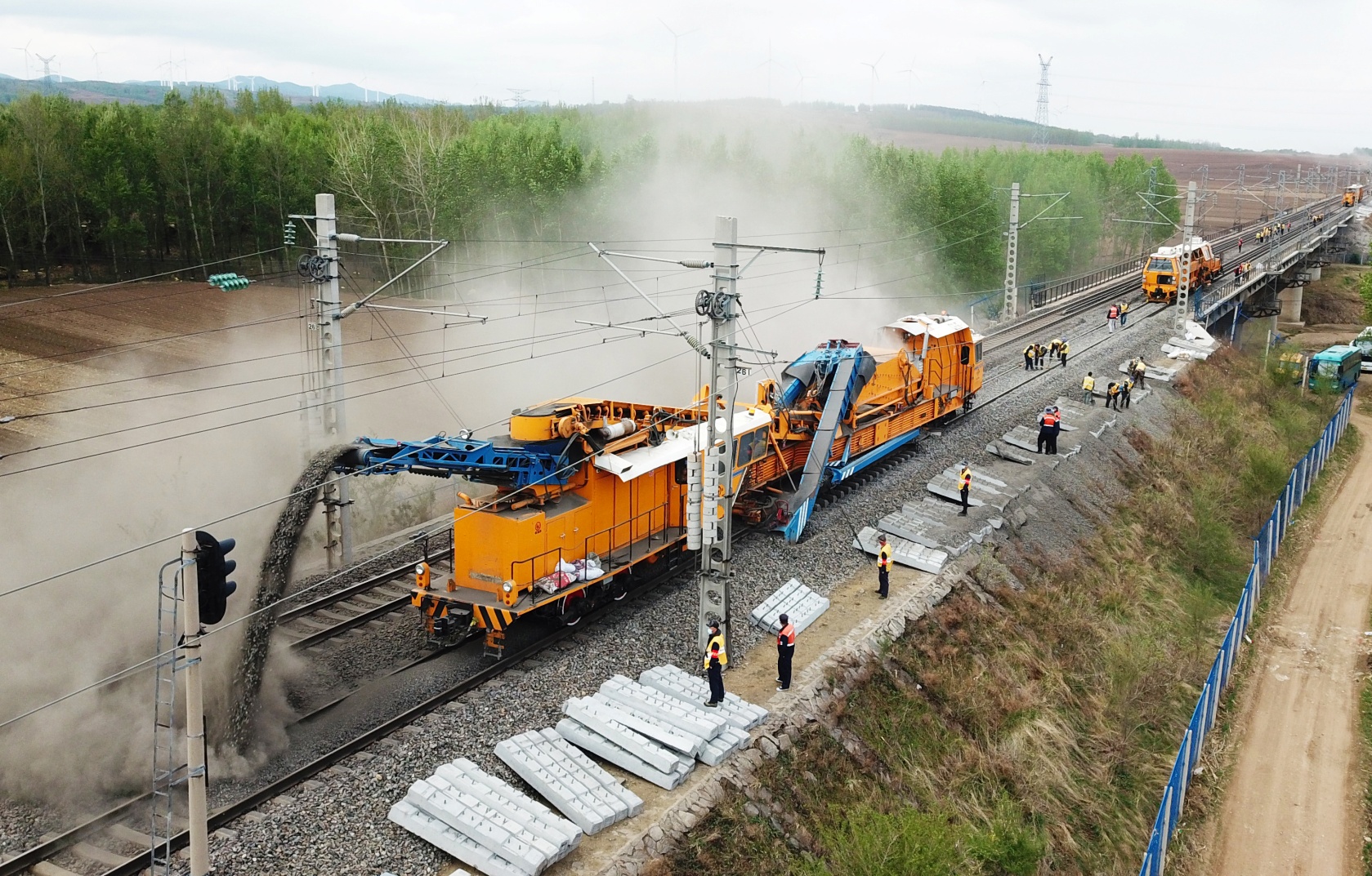 中国铁路沈阳局集团有限公司全面启动京哈线集中修施工作业