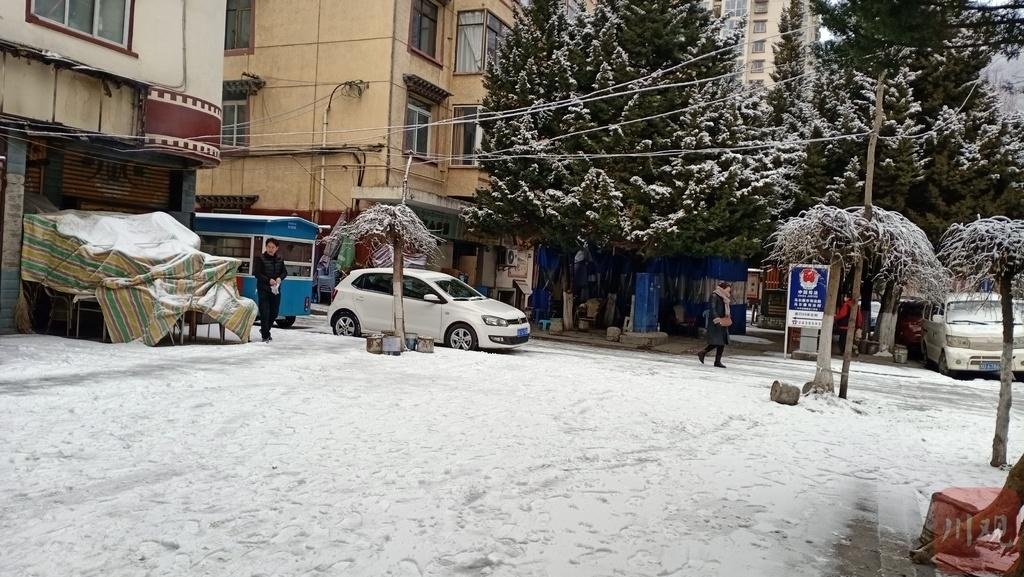一场雪让马尔康变滑溜冰雪世界 今天阿坝州大部天气转好