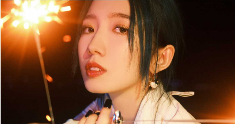 争议不断!五线艺人孟美岐开启个人演唱会骤引风波