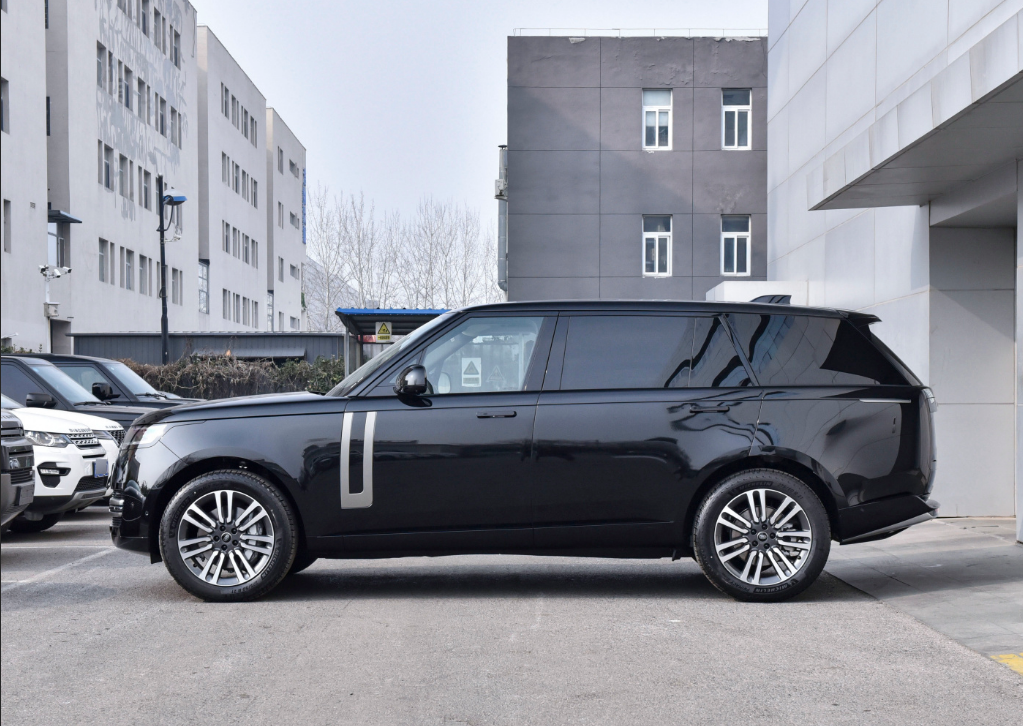 23款路虎揽胜盛世加长版到店,3.0t 400马力 全时四驱