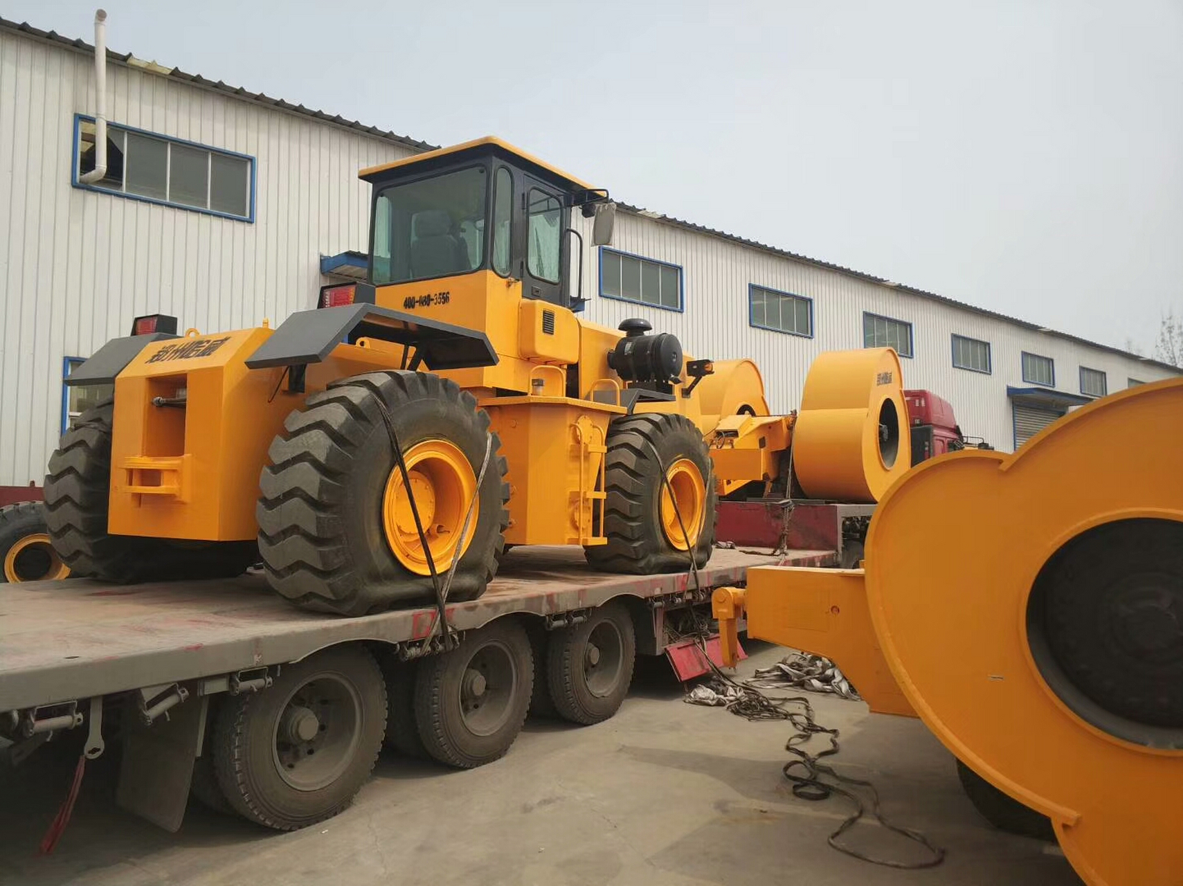 yct25冲击碾压机在工程建设中应用广泛,其冲击碾压效果包括提高地基