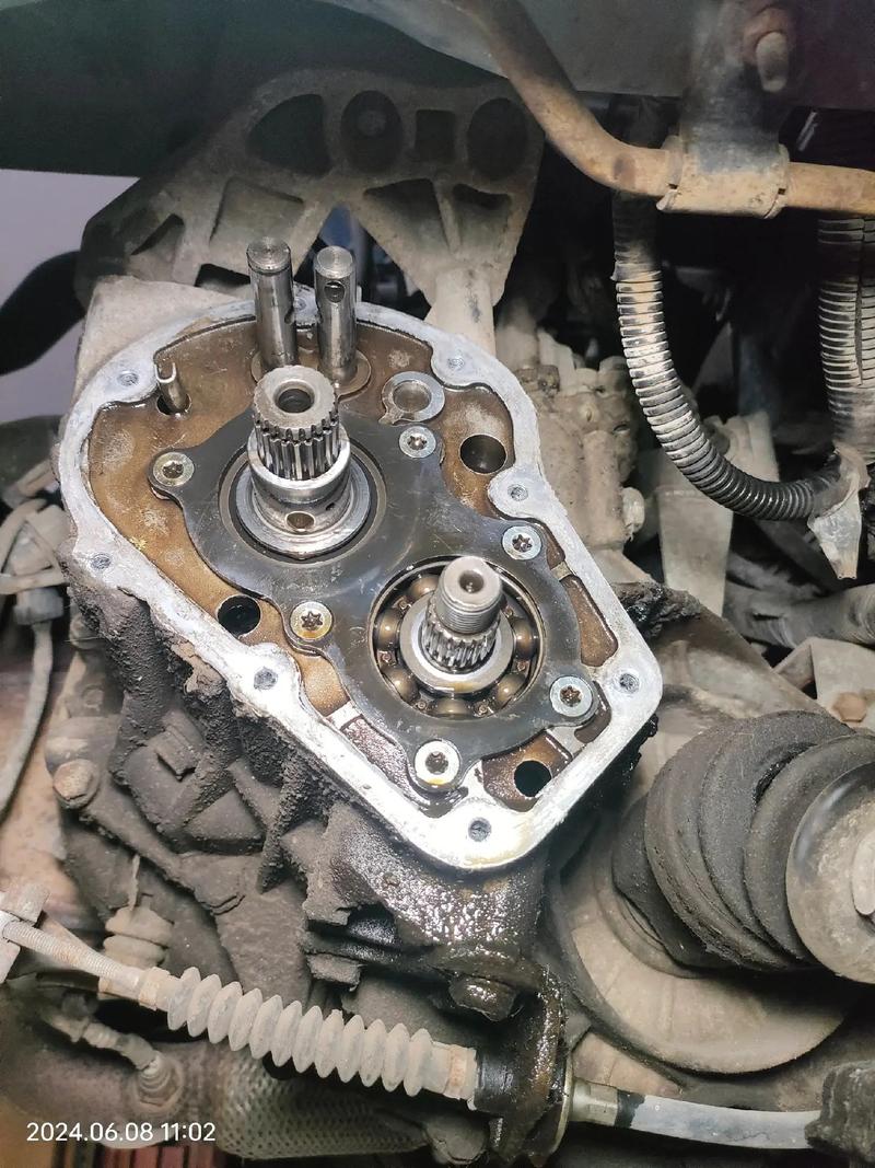 雪佛兰赛欧amt变速箱的离合器分泵排空没油出