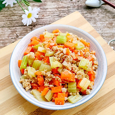 最对胃口的人气家常菜芹菜炒胡萝卜!