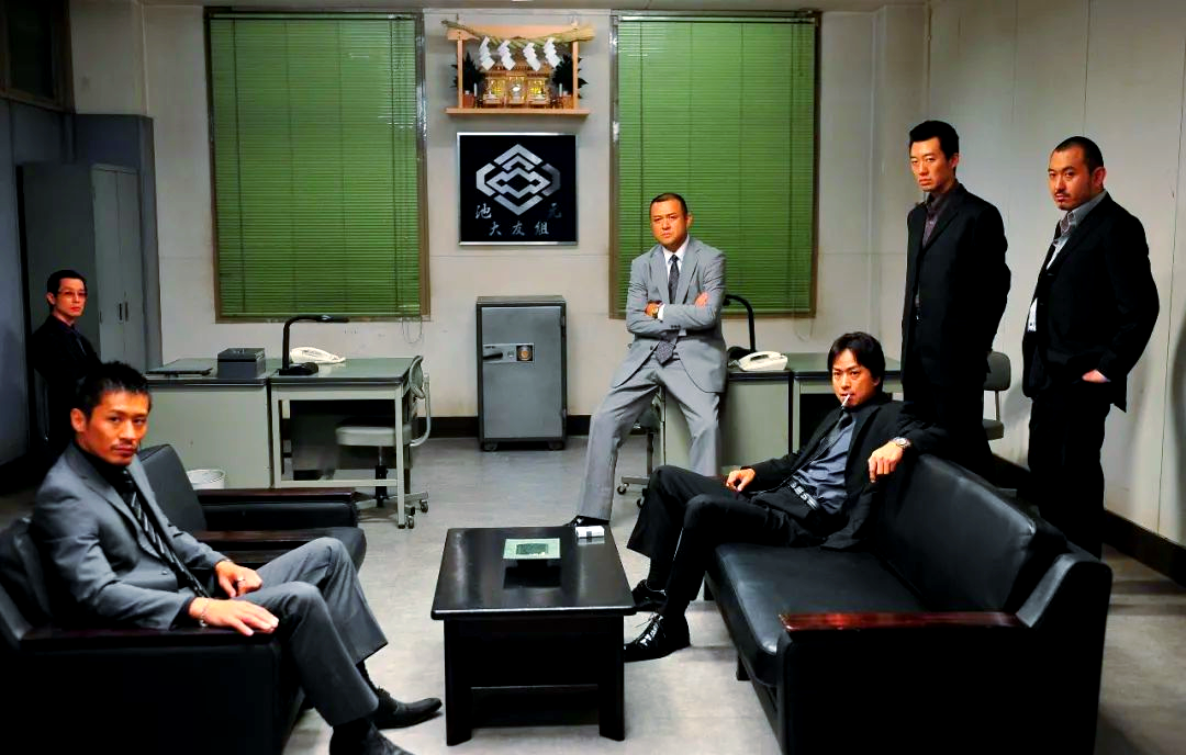 日本黑帮电影《极恶非道》的激烈斗争与广泛赞誉