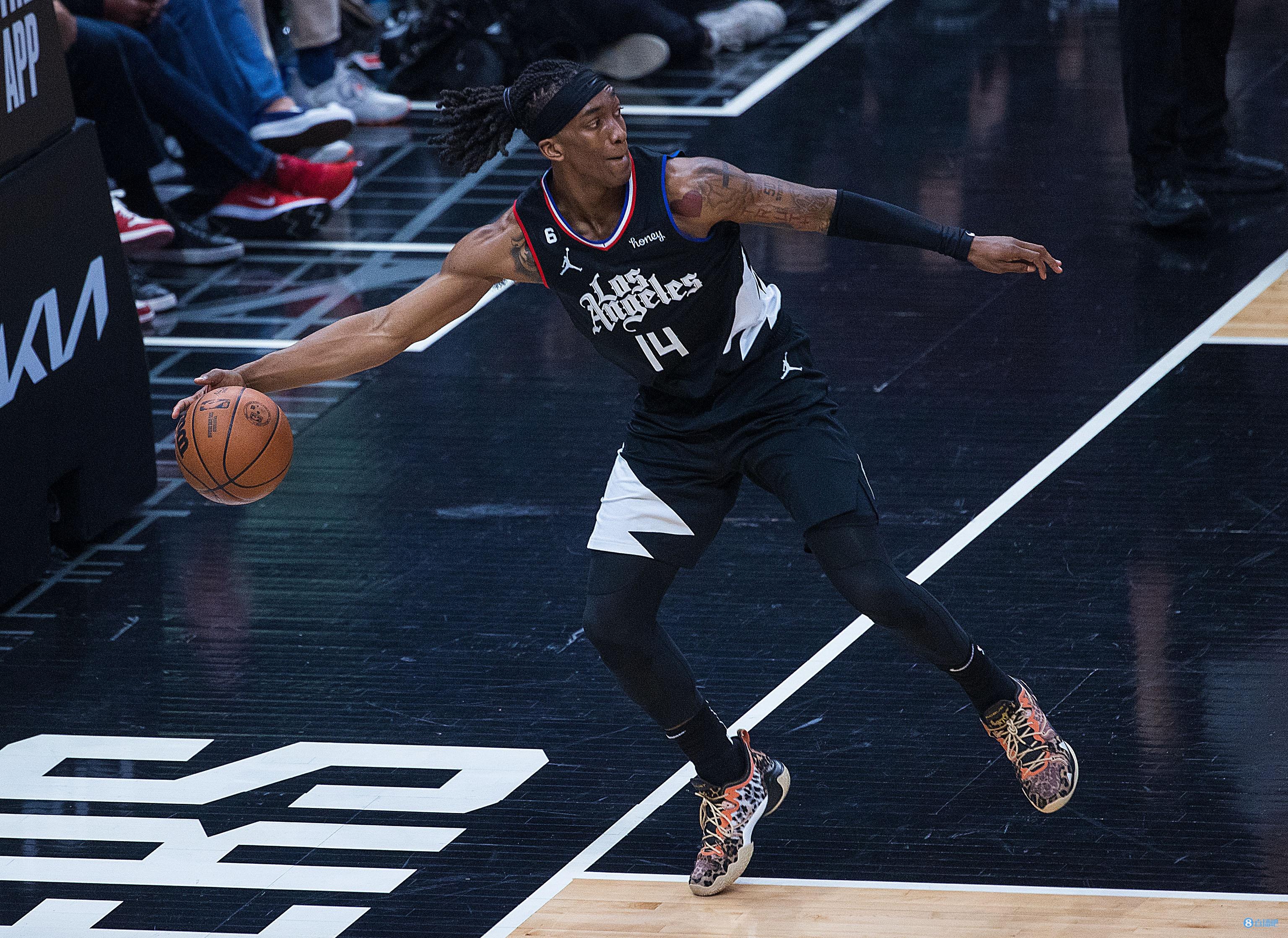 辣眼!特伦斯-曼恩正负值-31全场最低 8中2得到5分1板1助3断1帽