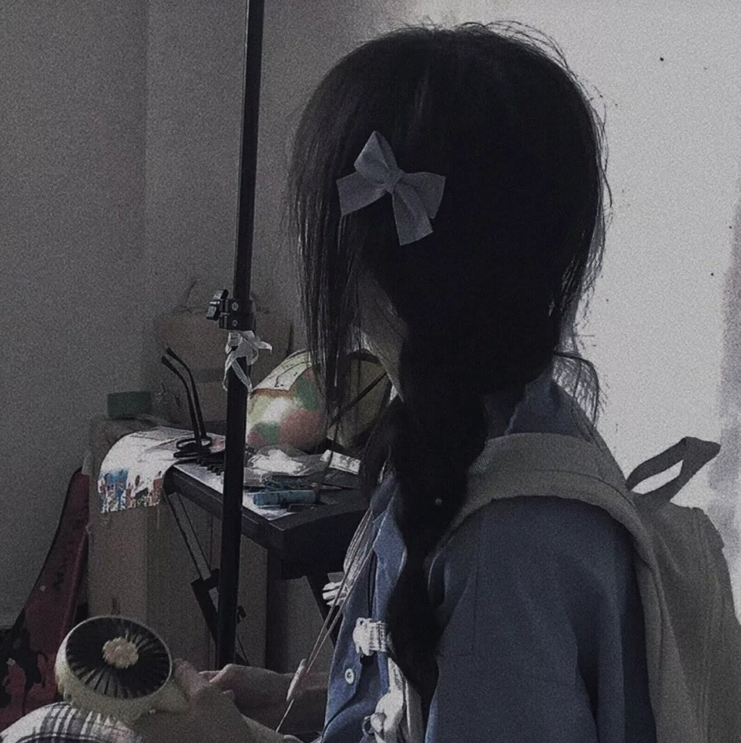 伤感微丧女生头像