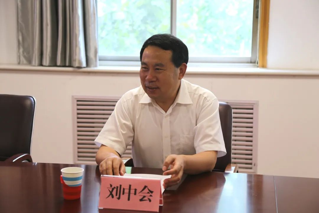 厅党组书记,厅长刘中会调研指导省水利综合事业服务中心党建工作