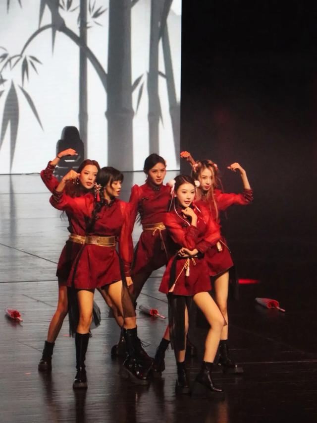 出道一个月就登上央视舞台这个女团来自松江