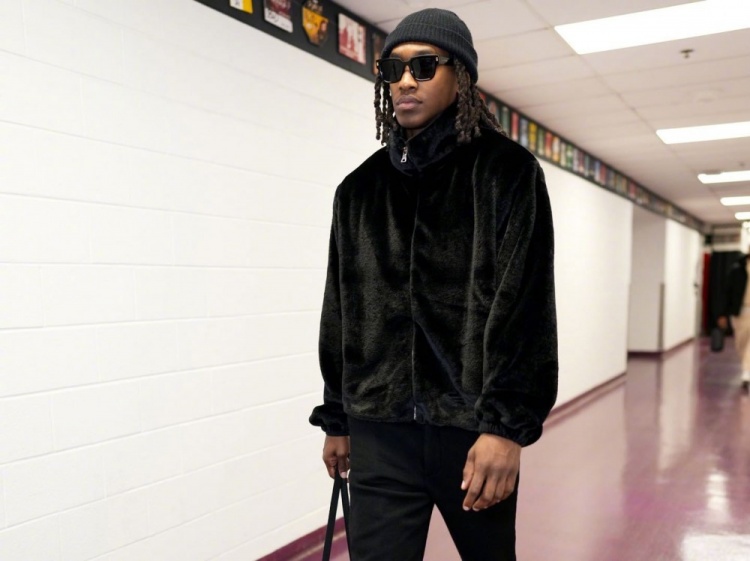 快船赛前穿搭:哈登戴大金链 威少依旧时尚 卡椒相对朴实