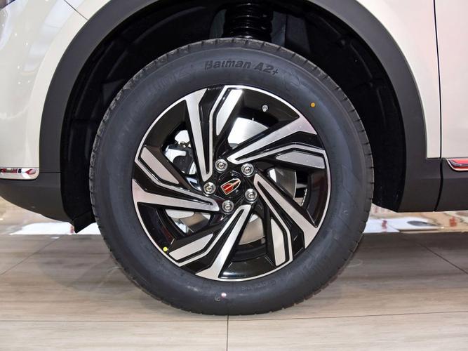 红旗hs5轮胎型号